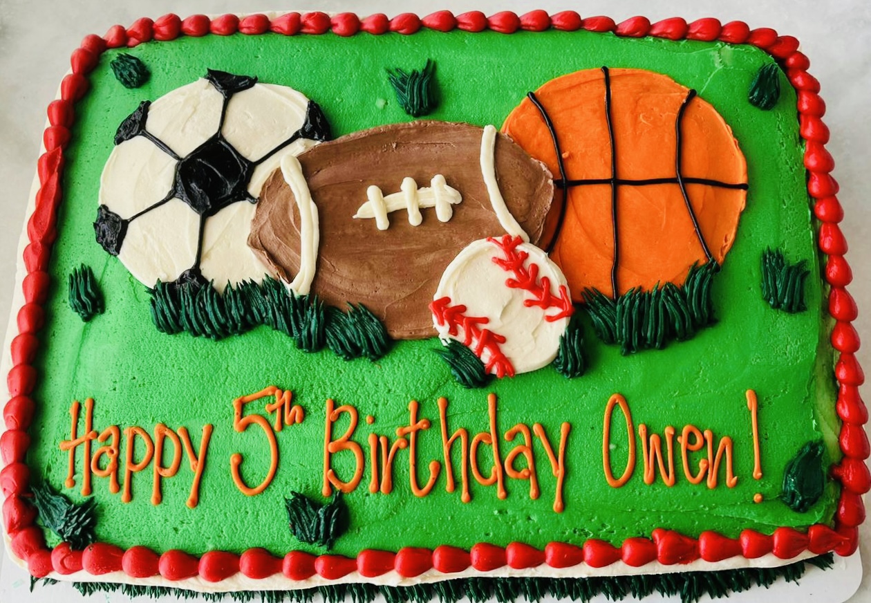 Premium Photo | Cake for football player, soccer field and ball.