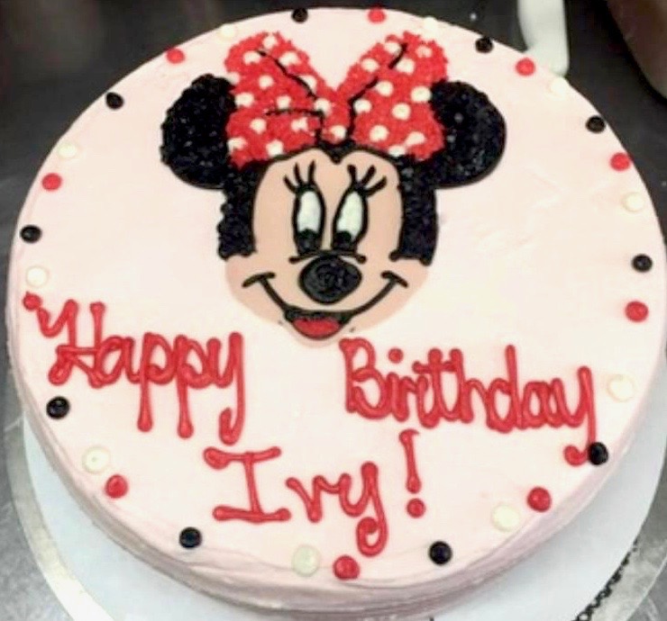 Minnie Mouse cake, Food & Drinks, Homemade Bakes on Carousell